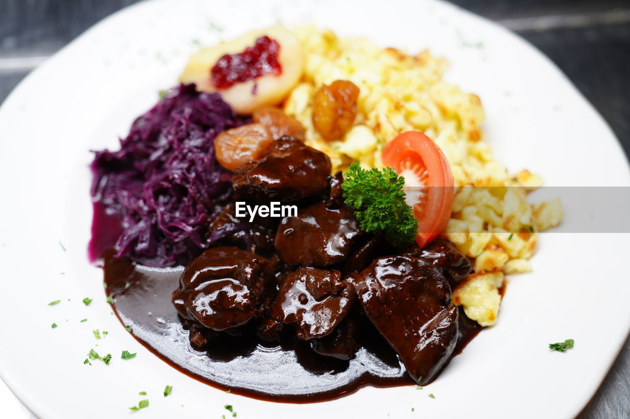 CLOSE-UP OF FOOD SERVED IN PLATE