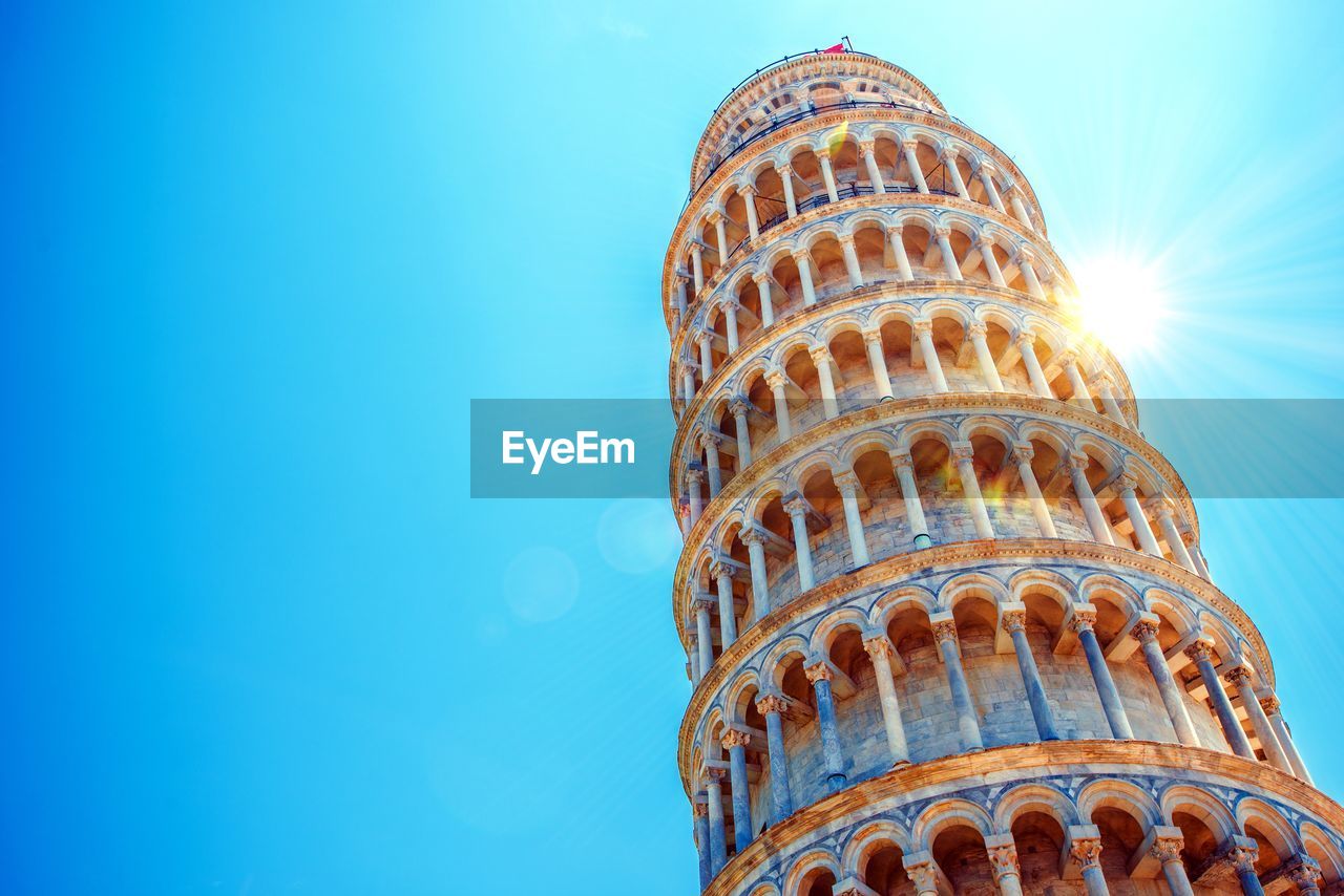 Leaning tower of pisa against clear blue sky