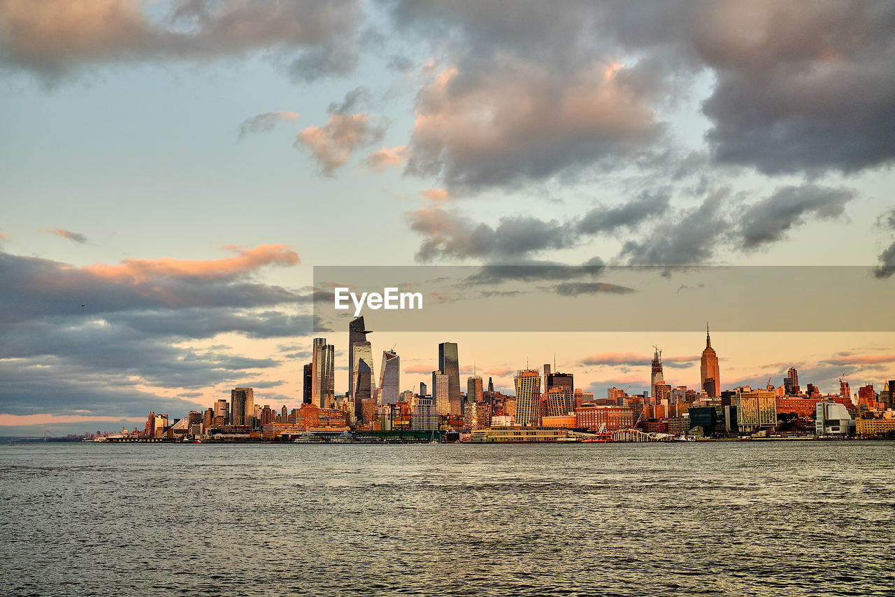 SCENIC VIEW OF SEA AND BUILDINGS AGAINST SKY