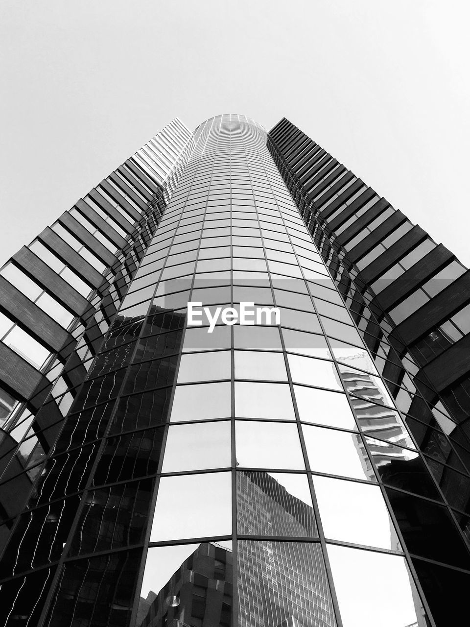 LOW ANGLE VIEW OF MODERN OFFICE BUILDING