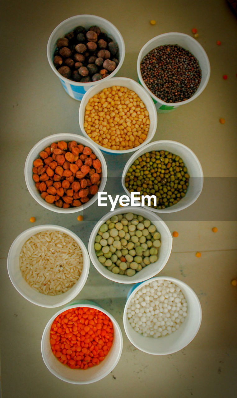 HIGH ANGLE VIEW OF VEGETABLES ON TABLE