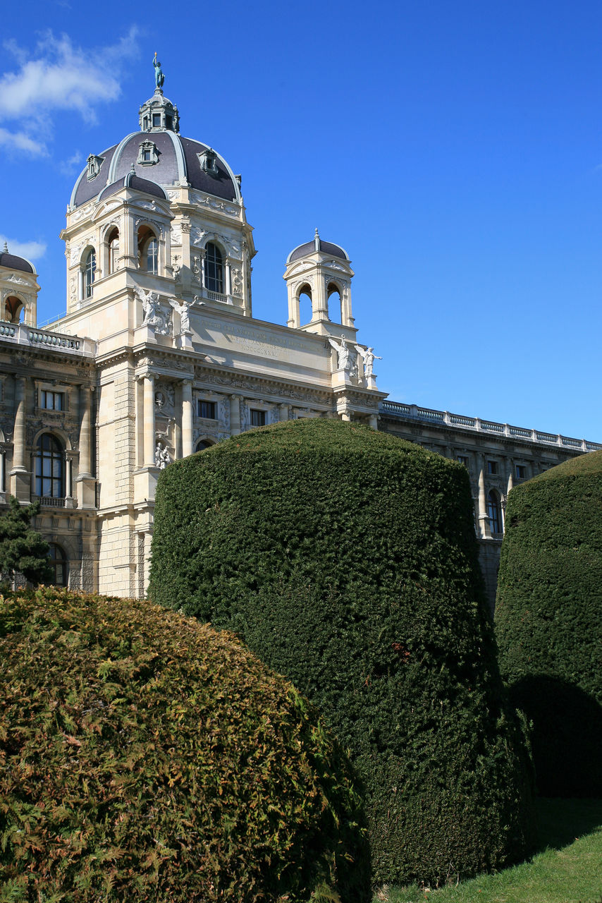 LOW ANGLE VIEW OF BUILDING AGAINST CLEAR SKY