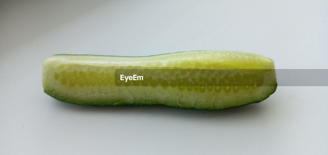 CLOSE-UP OF BANANAS