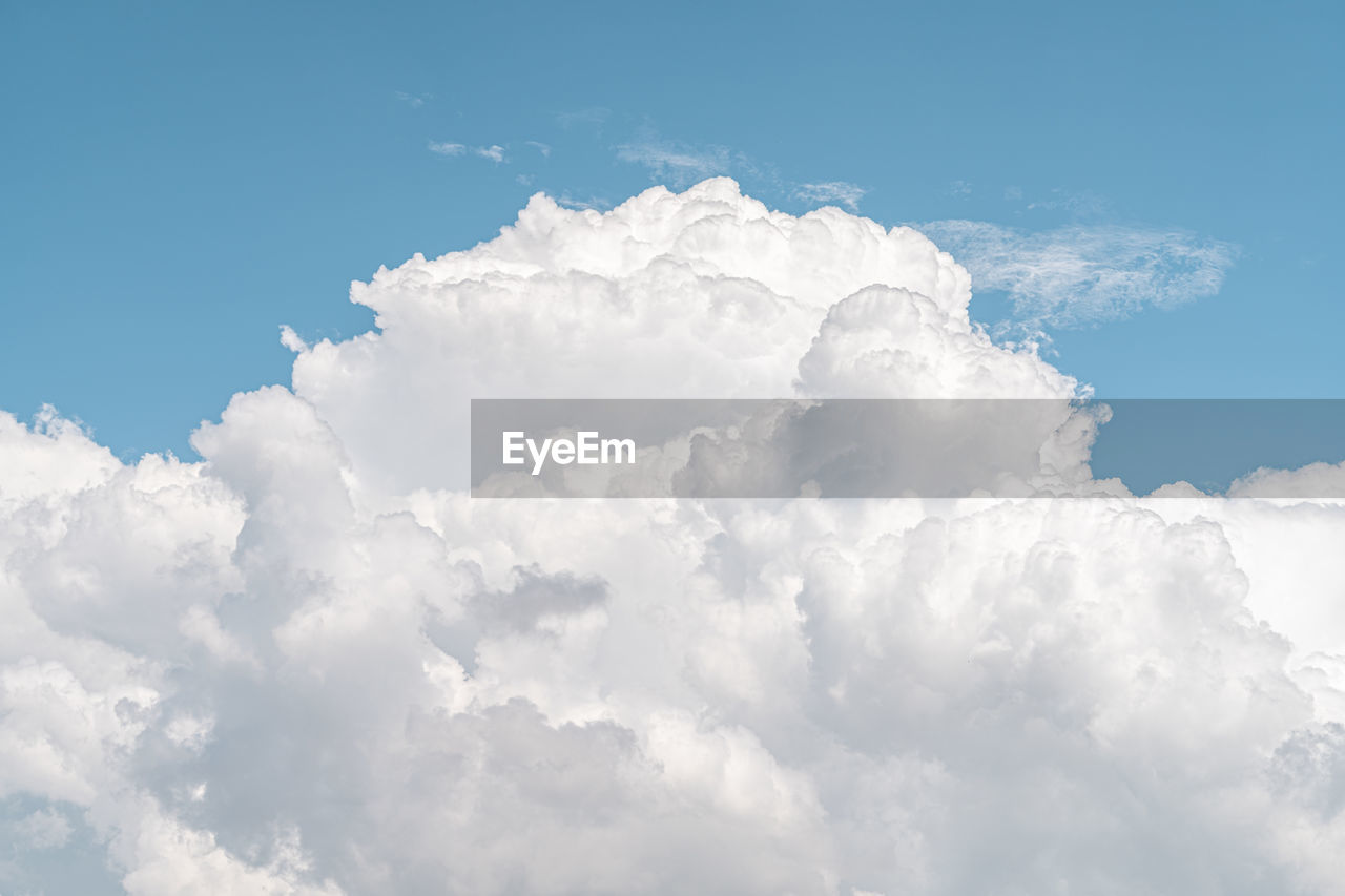 LOW ANGLE VIEW OF CLOUDSCAPE AGAINST SKY