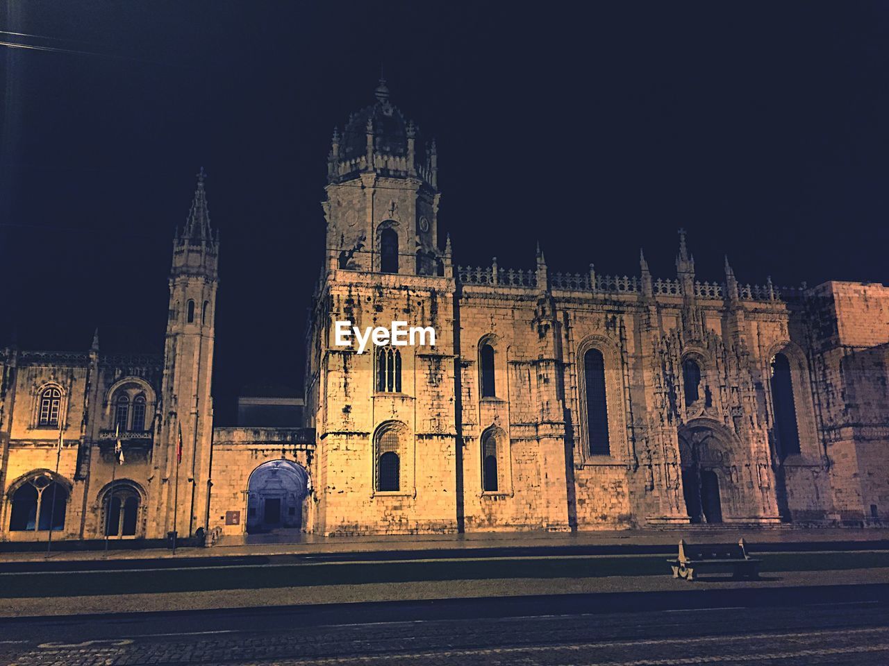 Exterior of mosteiro dos jeronimos against sky at night