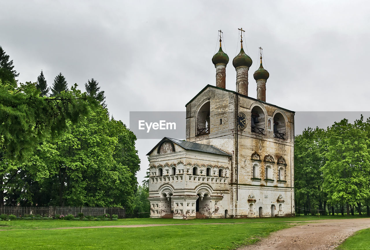 CATHEDRAL AGAINST SKY