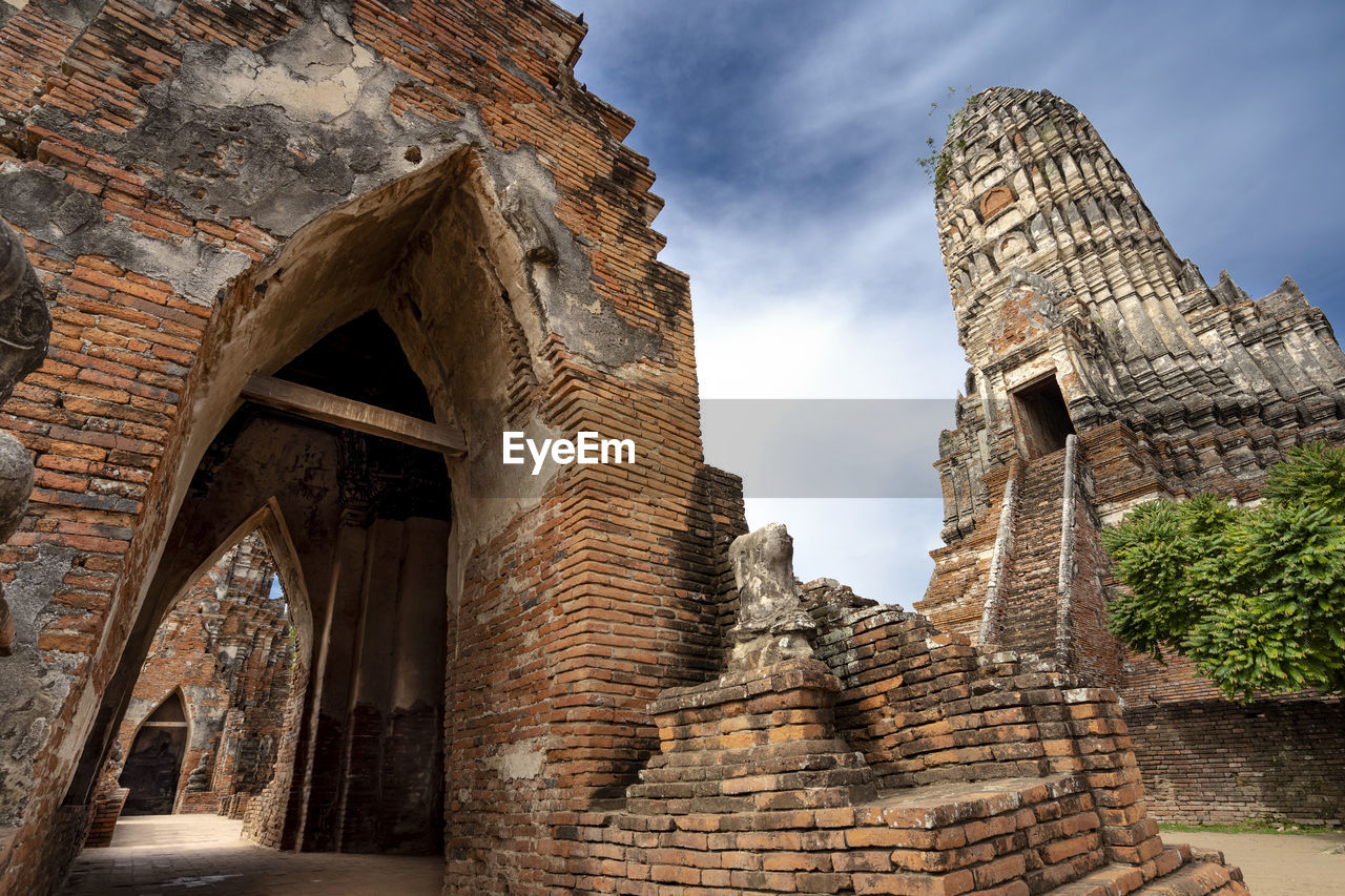 LOW ANGLE VIEW OF OLD BUILDING