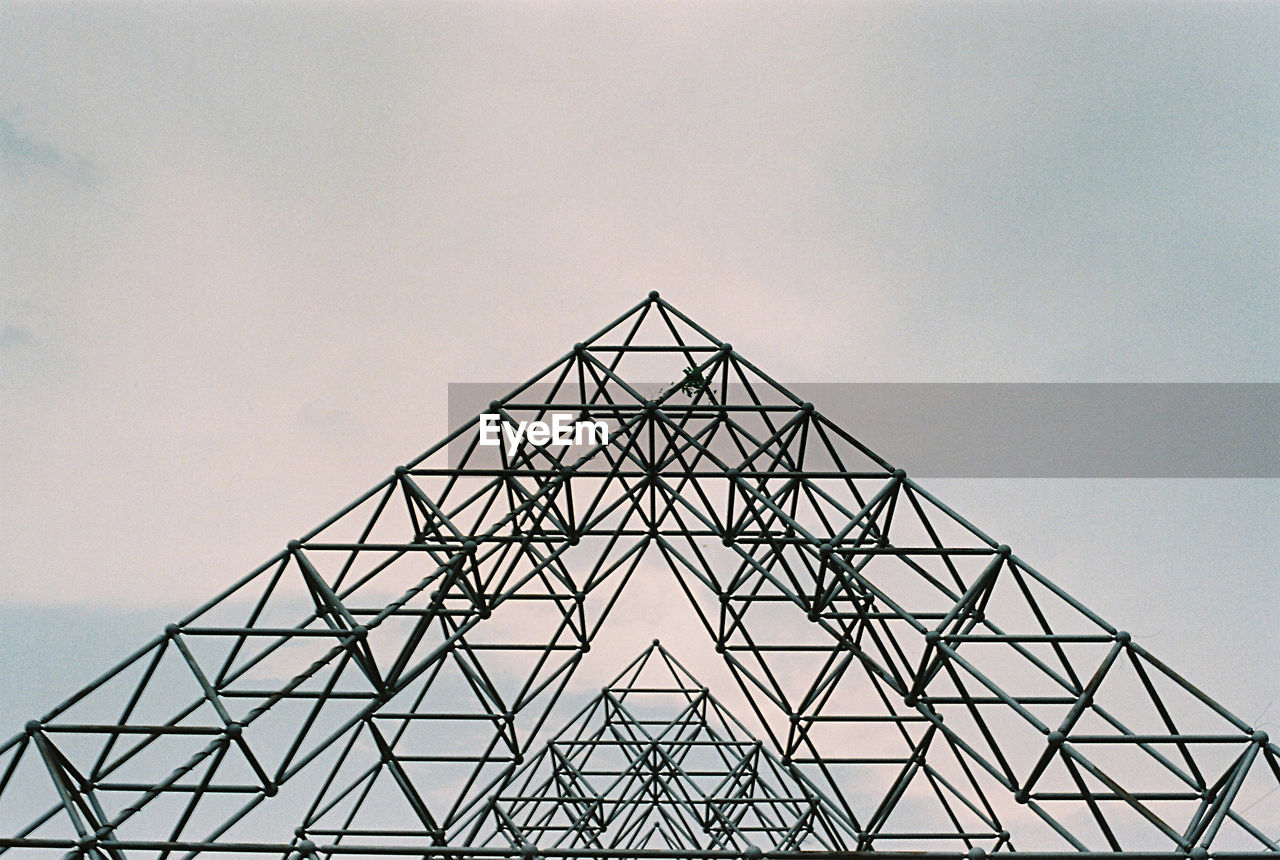 LOW ANGLE VIEW OF ELECTRICITY PYLON AGAINST SKY