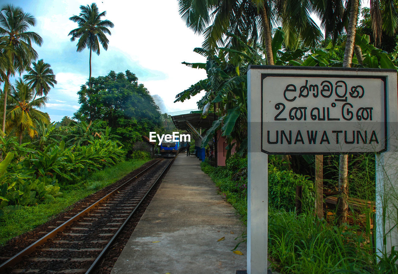 VIEW OF RAILROAD TRACK