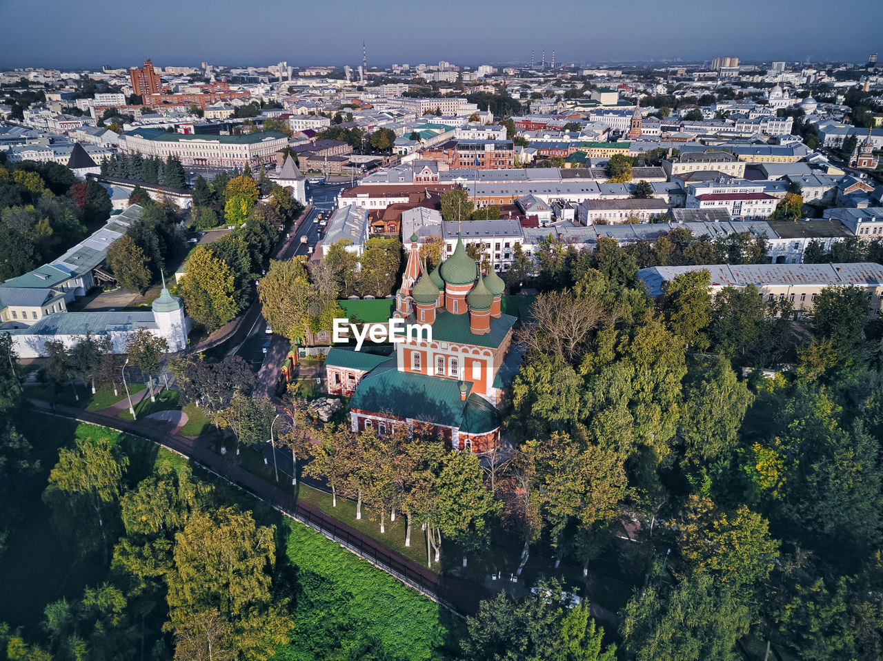 Aerial view of yaroslavl museum-reserve and spaso-preobrazhensky monastery with church of st michael the archangel in city on sunny day, yaroslavl, russia