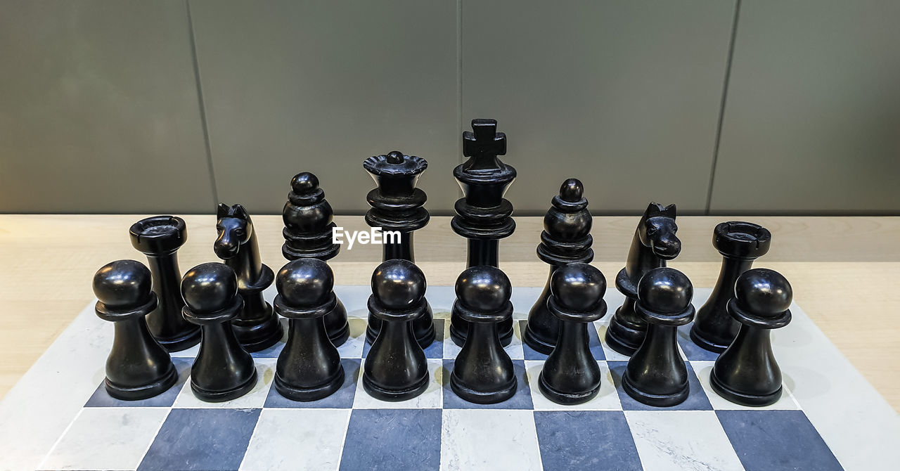 HIGH ANGLE VIEW OF CHESS PIECES ON BOARD