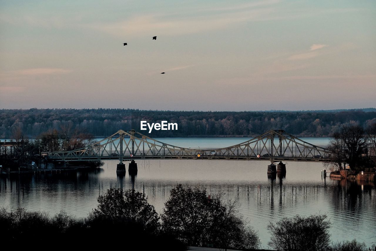 SCENIC VIEW OF RIVER AGAINST SKY