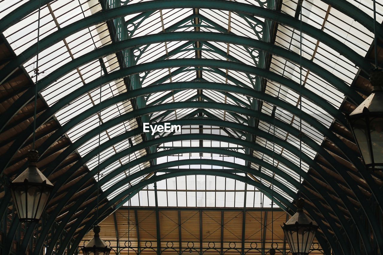 LOW ANGLE VIEW OF MODERN CEILING