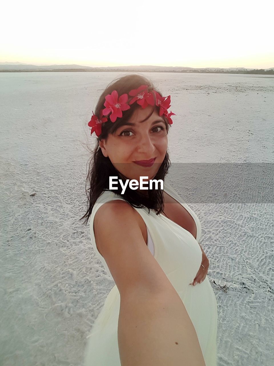 PORTRAIT OF WOMAN ON BEACH