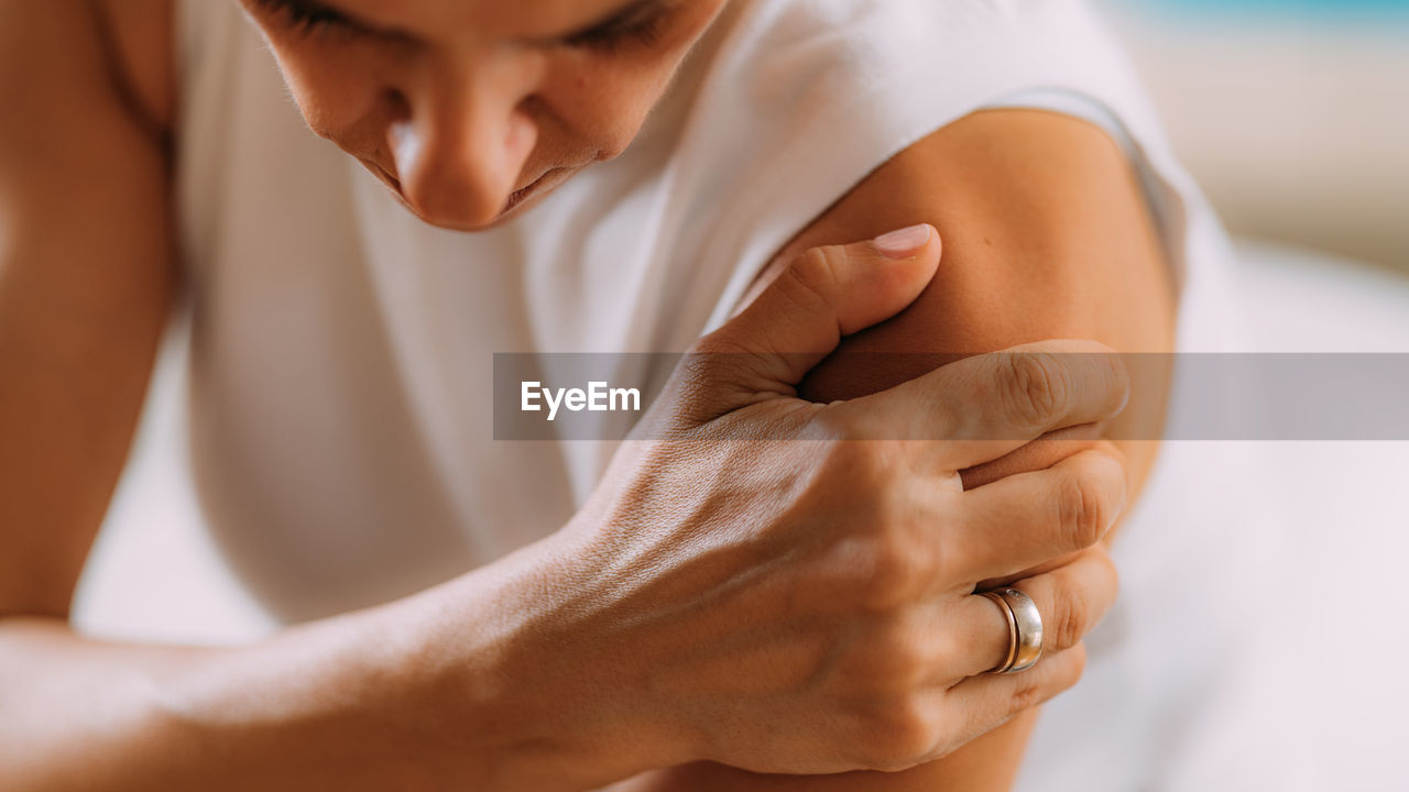 Woman with shoulder pain