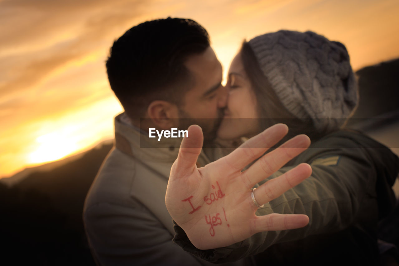 CLOSE-UP OF COUPLE HOLDING HANDS