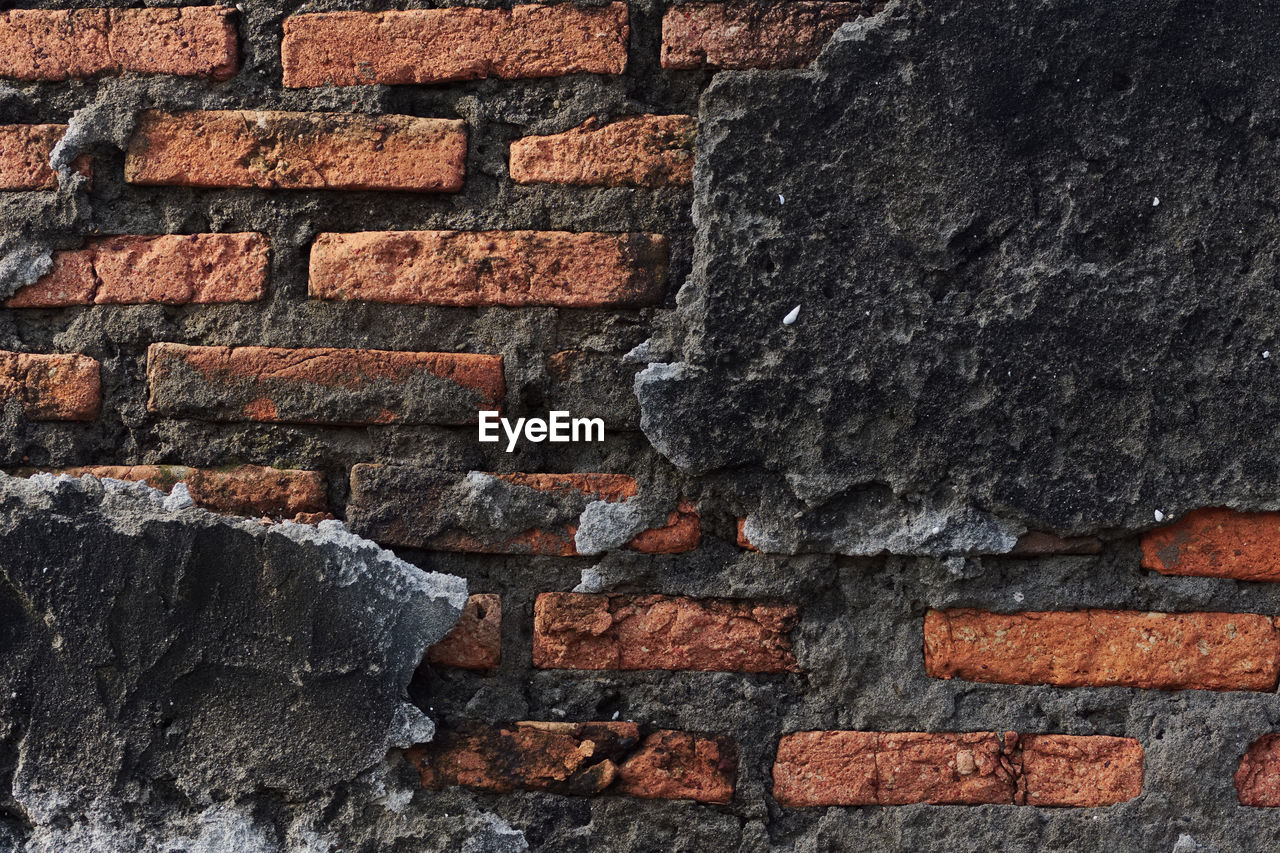 FULL FRAME SHOT OF WALL