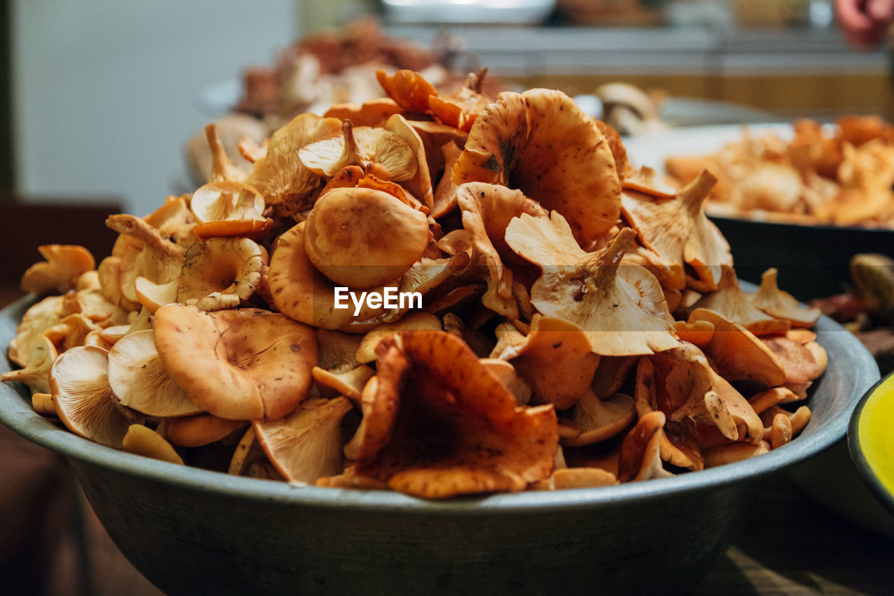 CLOSE-UP OF PASTA IN BOWL