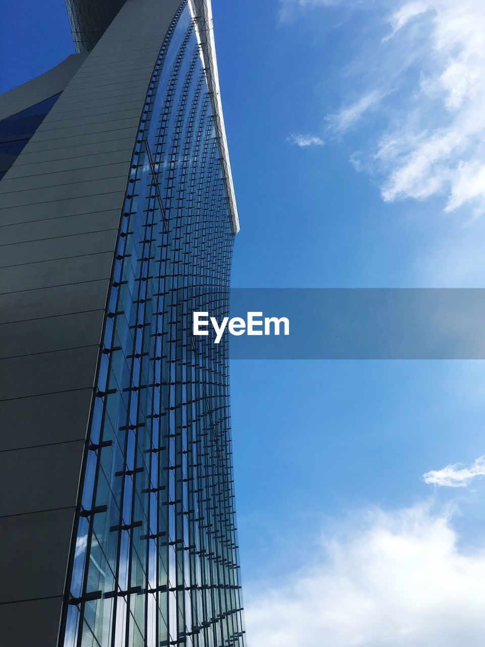 LOW ANGLE VIEW OF MODERN OFFICE BUILDING AGAINST SKY