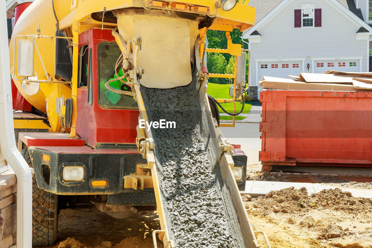 LOW ANGLE VIEW OF MACHINE IN CITY