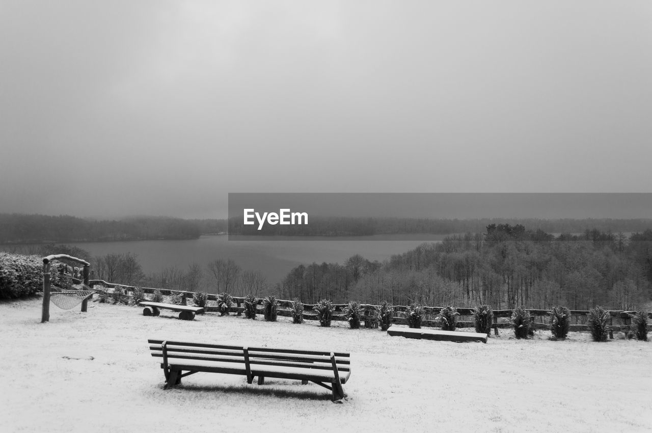 SCENIC VIEW OF SNOW FIELD AGAINST SKY