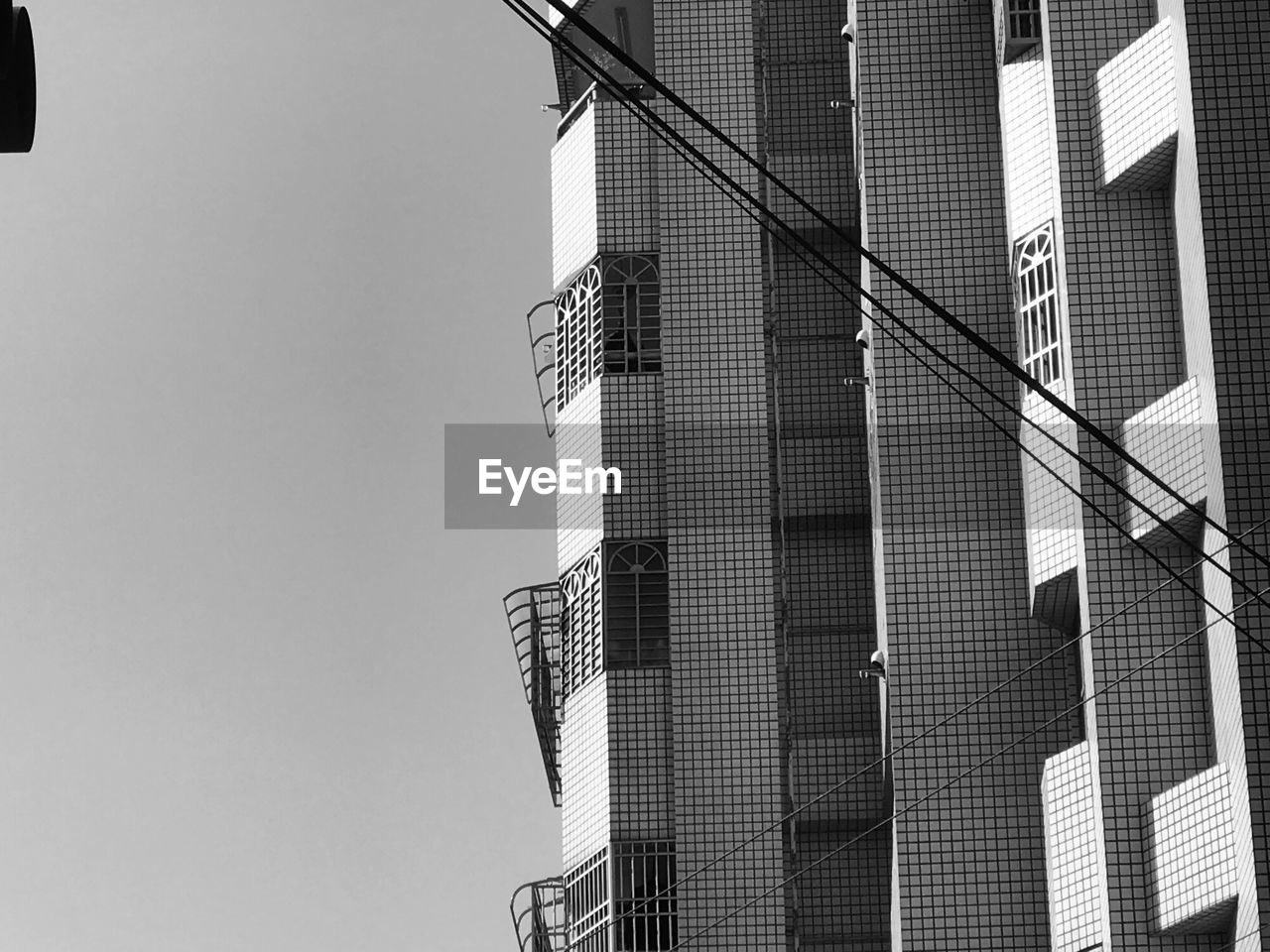 LOW ANGLE VIEW OF MODERN BUILDINGS AGAINST CLEAR SKY