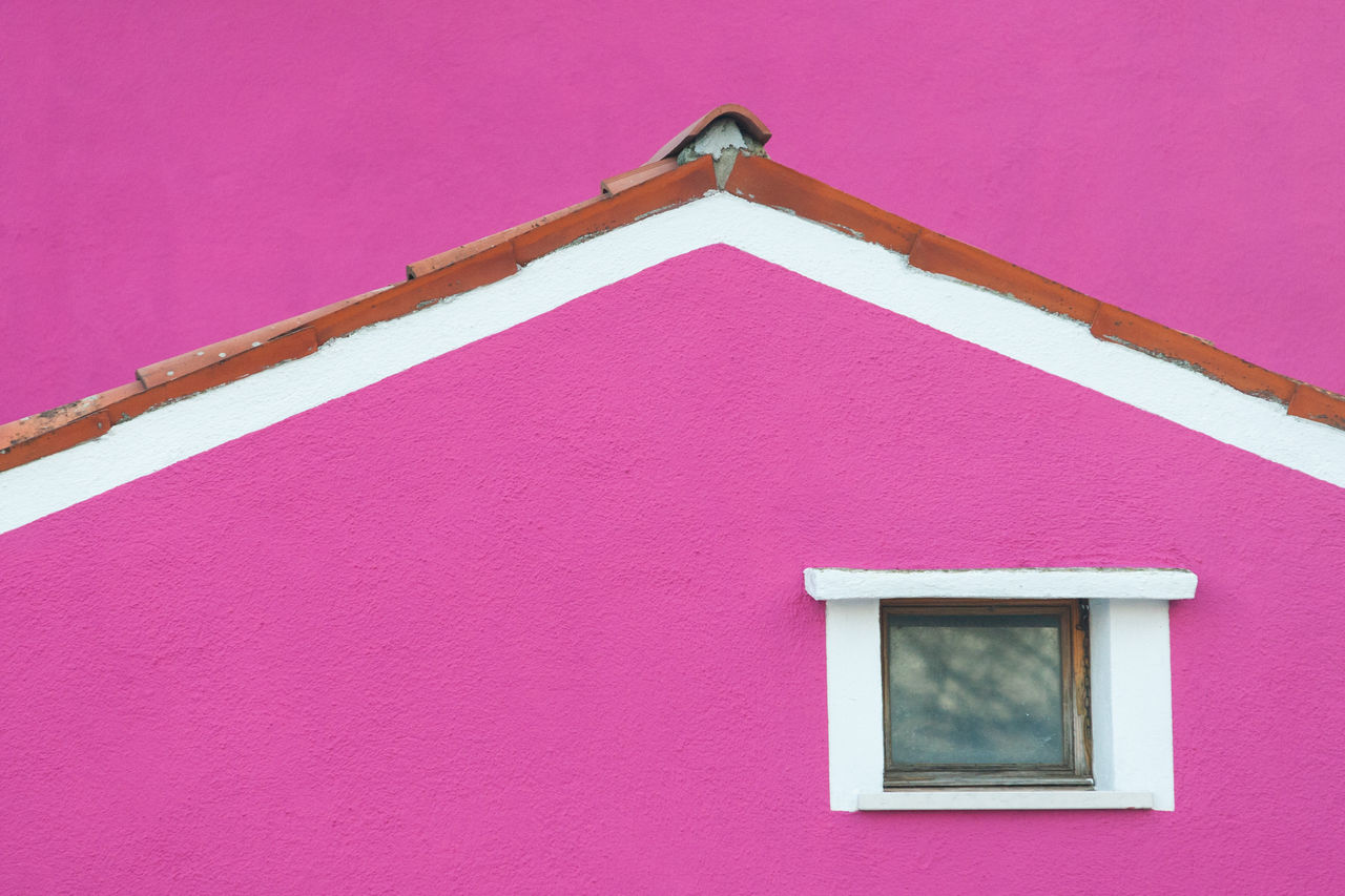 LOW ANGLE VIEW OF BUILDING AGAINST PINK SKY