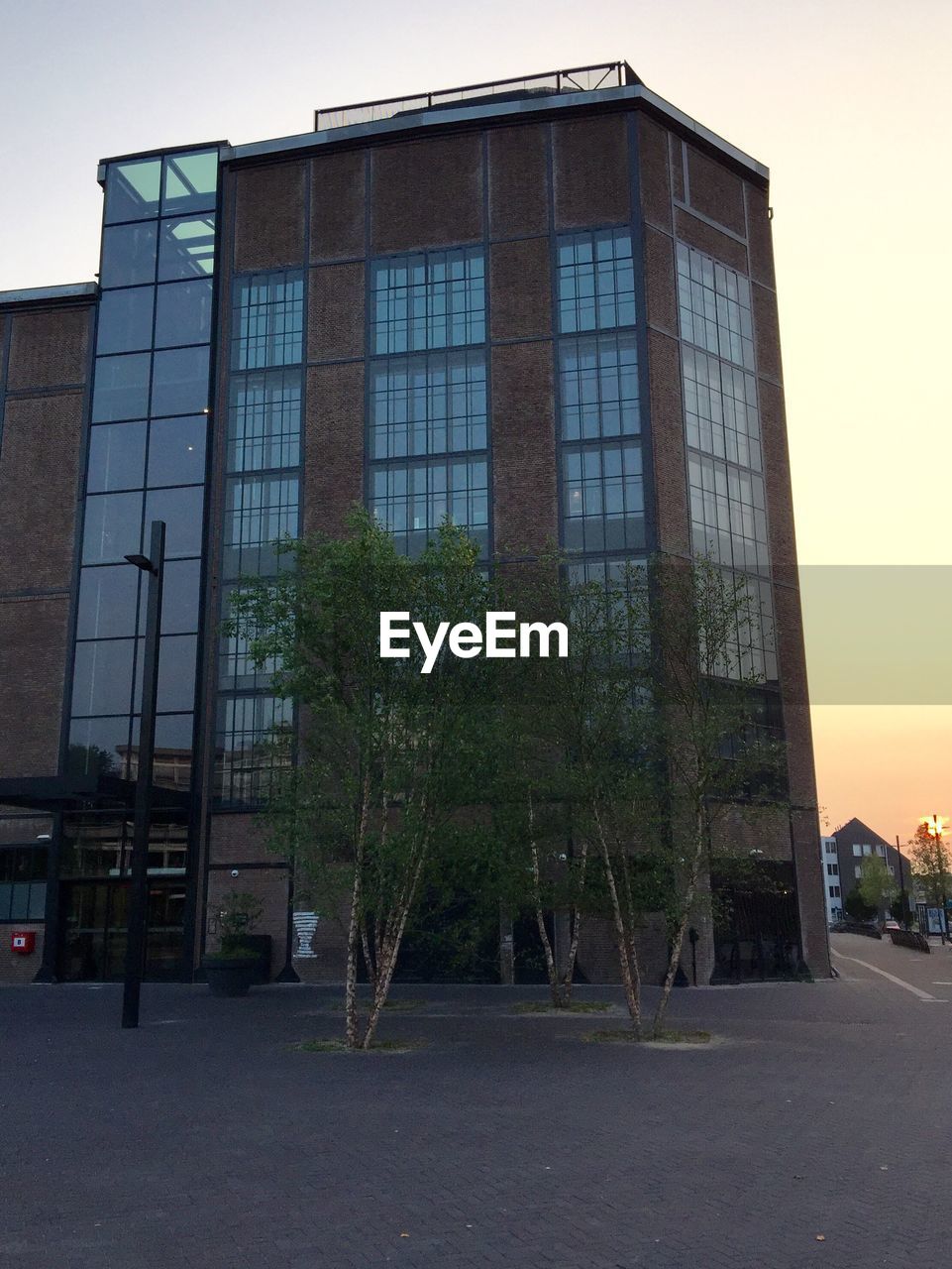 BUILDINGS IN CITY AGAINST SKY