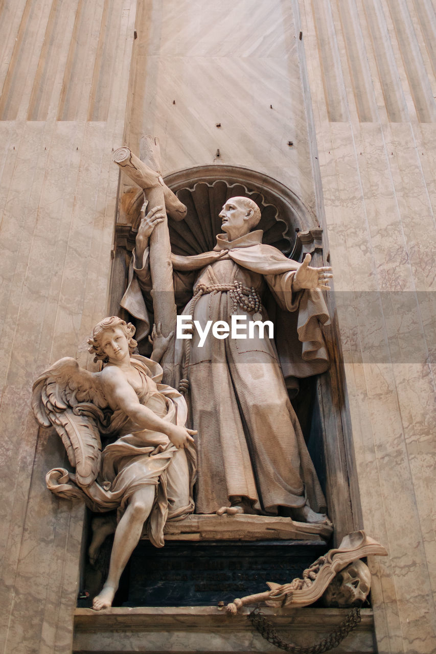 LOW ANGLE VIEW OF STATUES AT TEMPLE