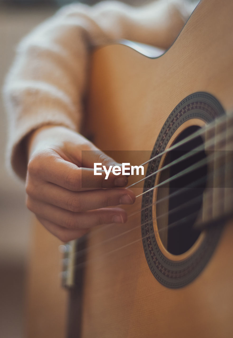 Little girl plays the guitar.