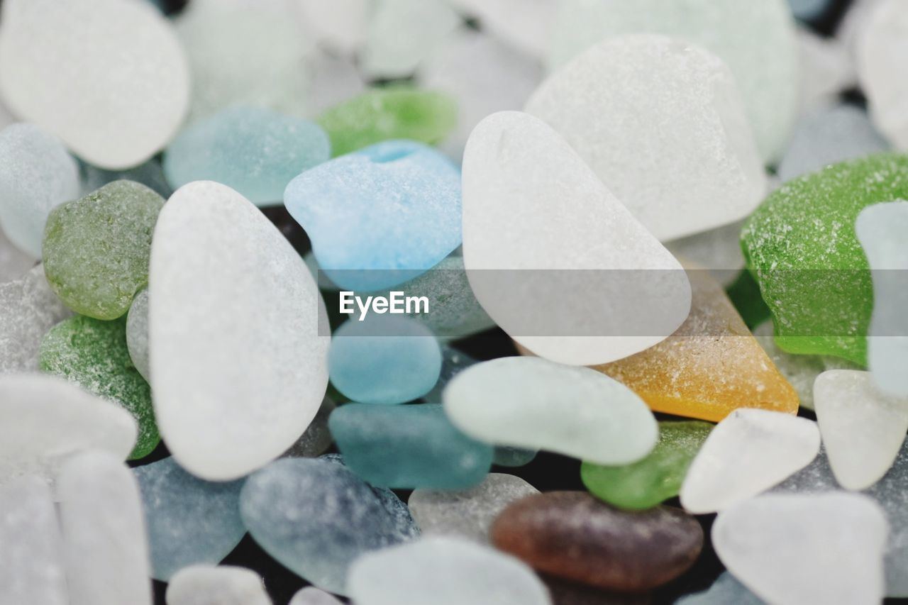 FULL FRAME SHOT OF STONES WITH PEBBLES