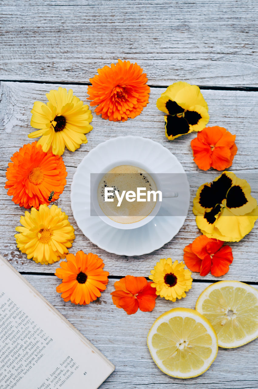 HIGH ANGLE VIEW OF ORANGE FLOWERS IN VASE ON TABLE