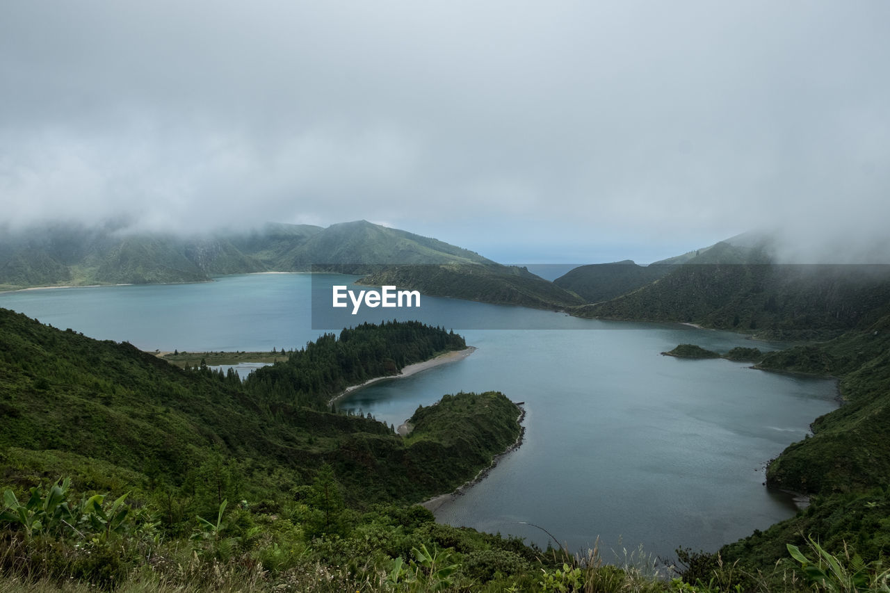 SCENIC VIEW OF LAKE AND TREES AGAINST SKY