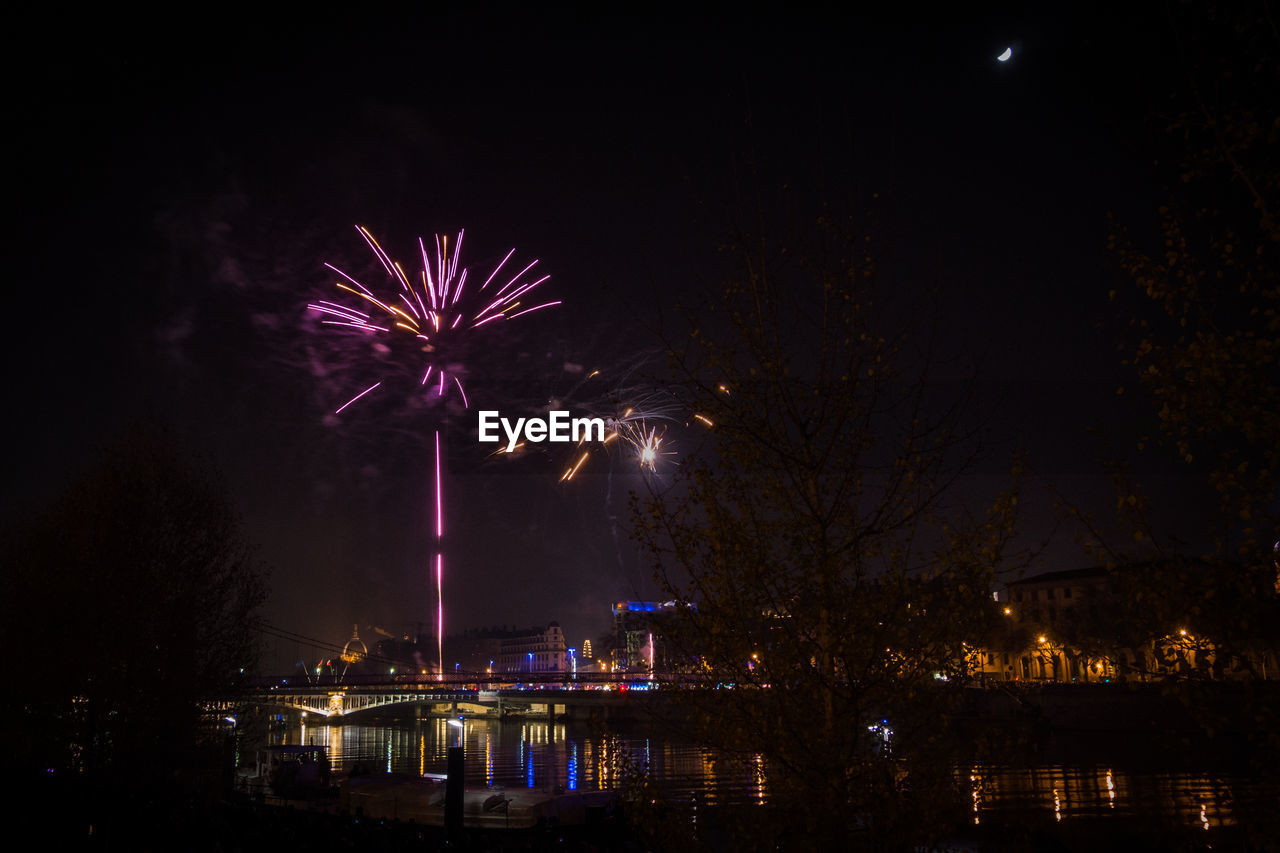 LOW ANGLE VIEW OF FIREWORK DISPLAY IN SKY
