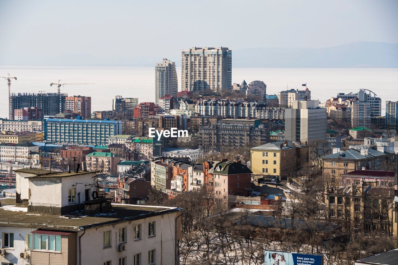 HIGH ANGLE VIEW OF BUILDINGS AGAINST SKY