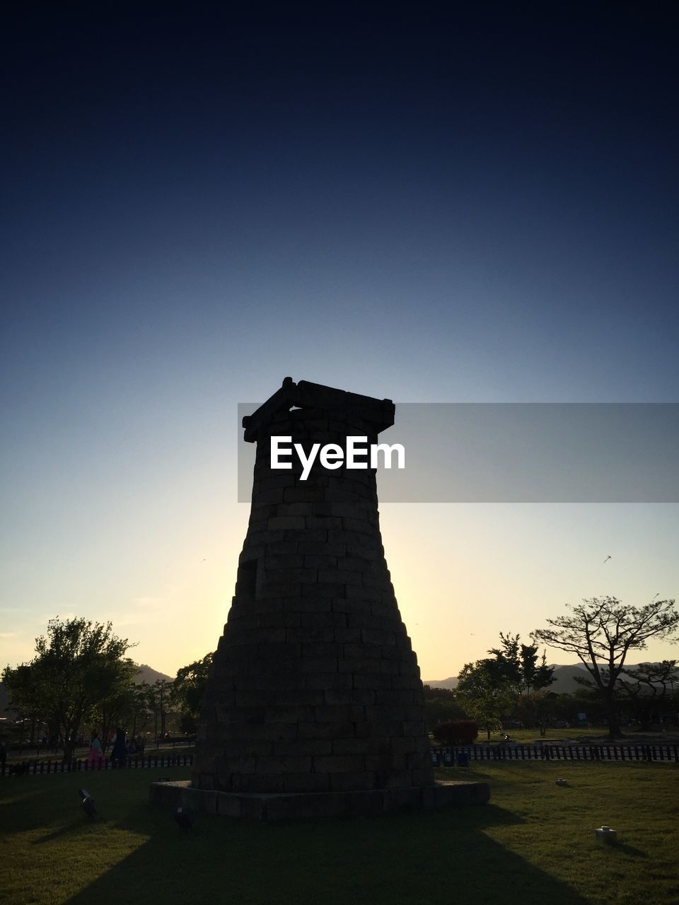 VIEW OF MONUMENT AGAINST SKY