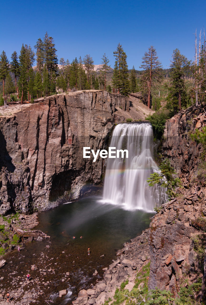 Rainbow falls in devils postpile national monument