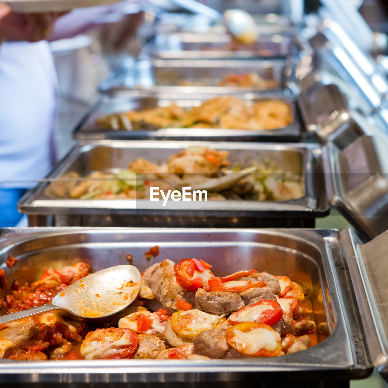 HIGH ANGLE VIEW OF MEAT IN TRAY