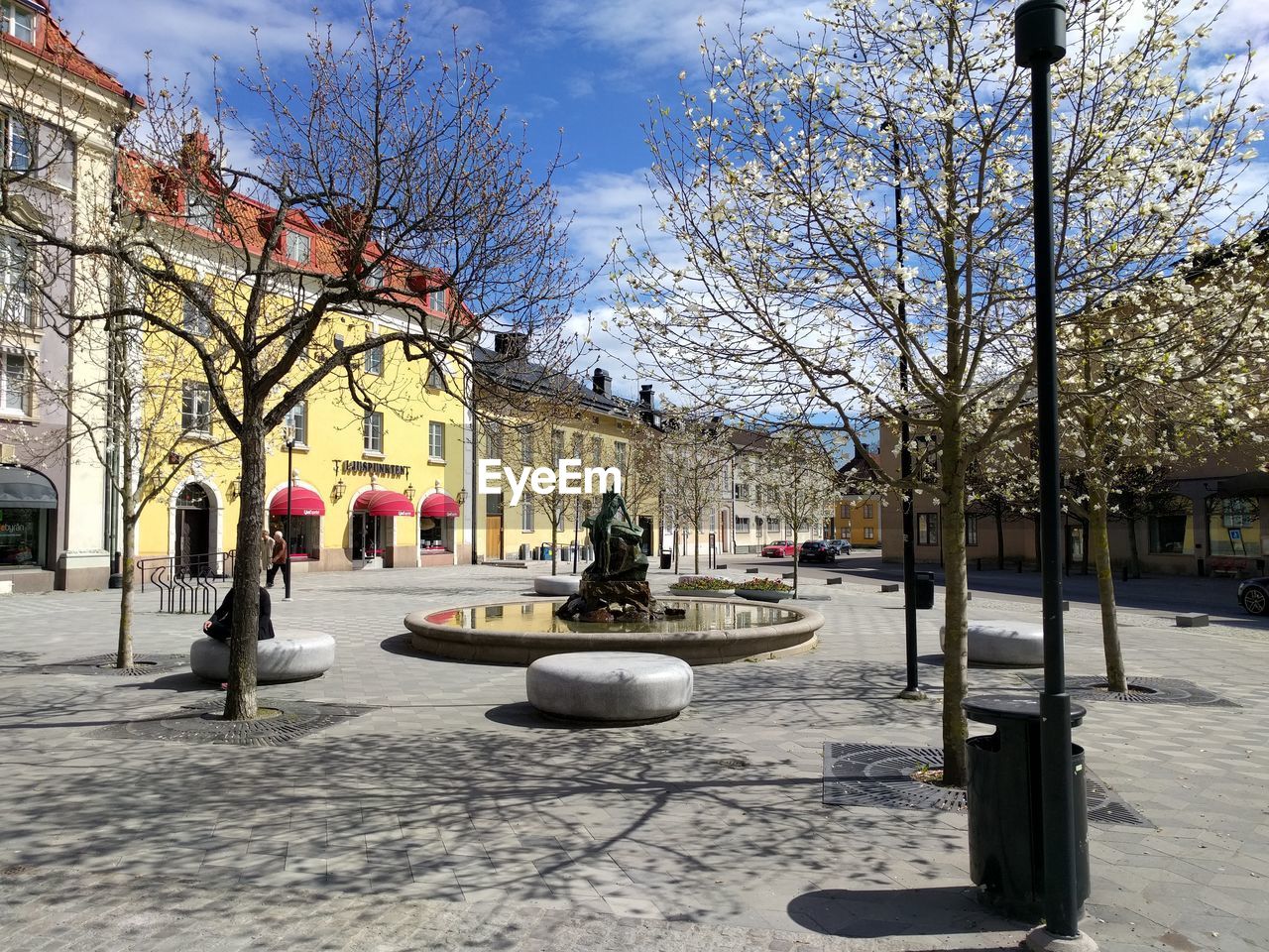 VIEW OF BUILDING IN CITY