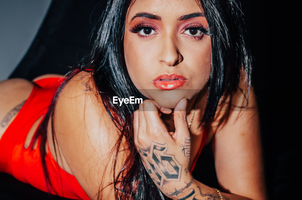 PORTRAIT OF BEAUTIFUL YOUNG WOMAN WITH FACE
