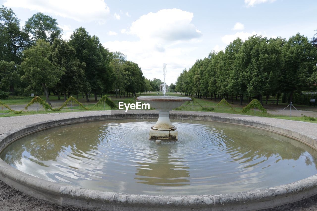 VIEW OF FOUNTAIN IN PARK