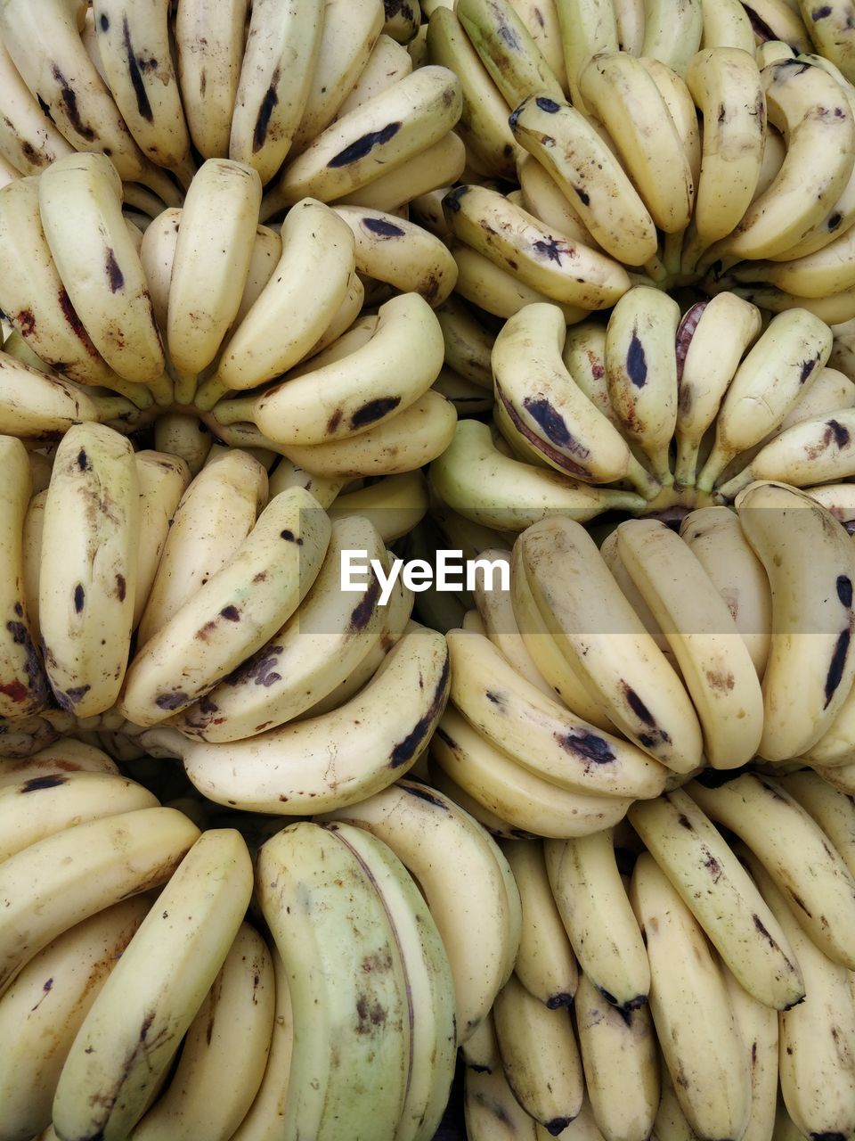 FULL FRAME SHOT OF BANANAS IN MARKET