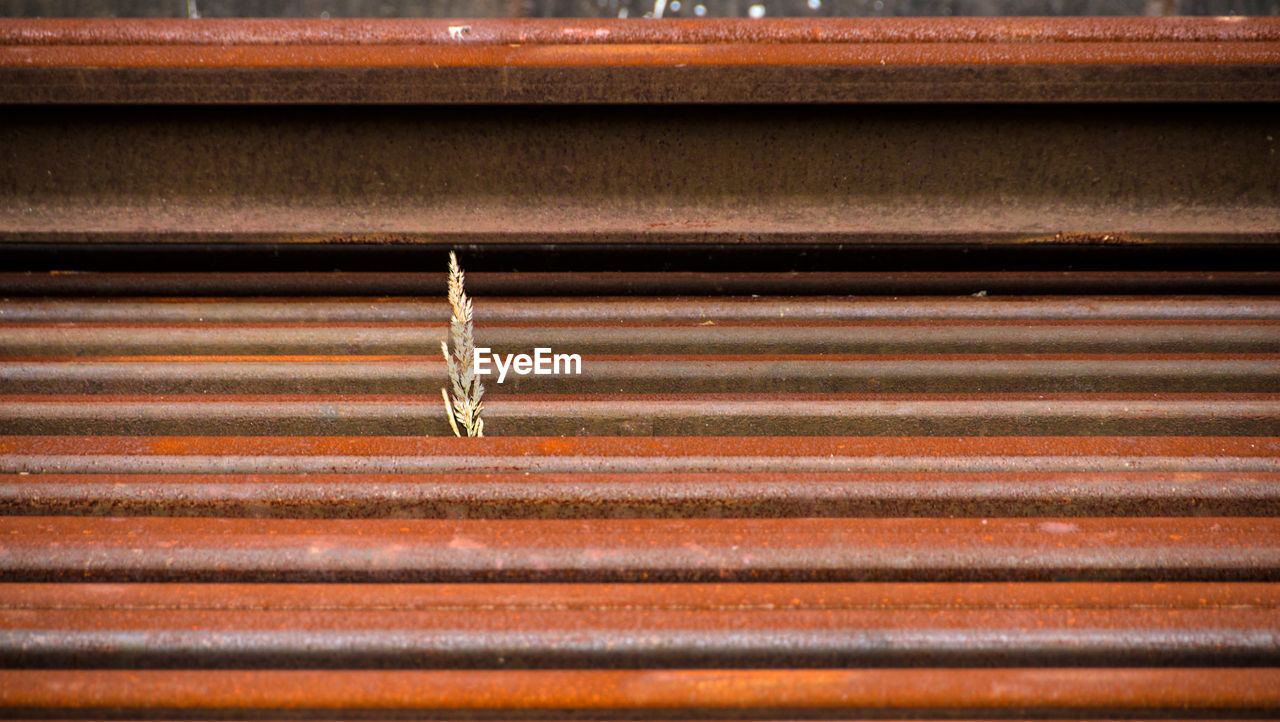 FULL FRAME SHOT OF RUSTY METAL WITH IRON