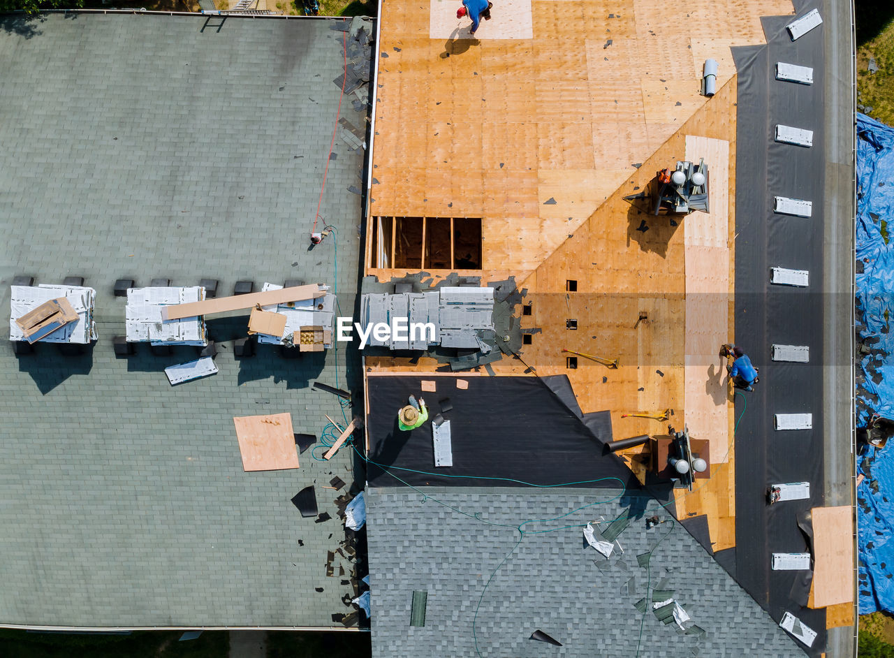 HIGH ANGLE VIEW OF CONSTRUCTION SITE IN BUILDING