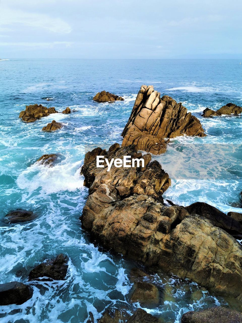 ROCKS ON SHORE AGAINST SEA