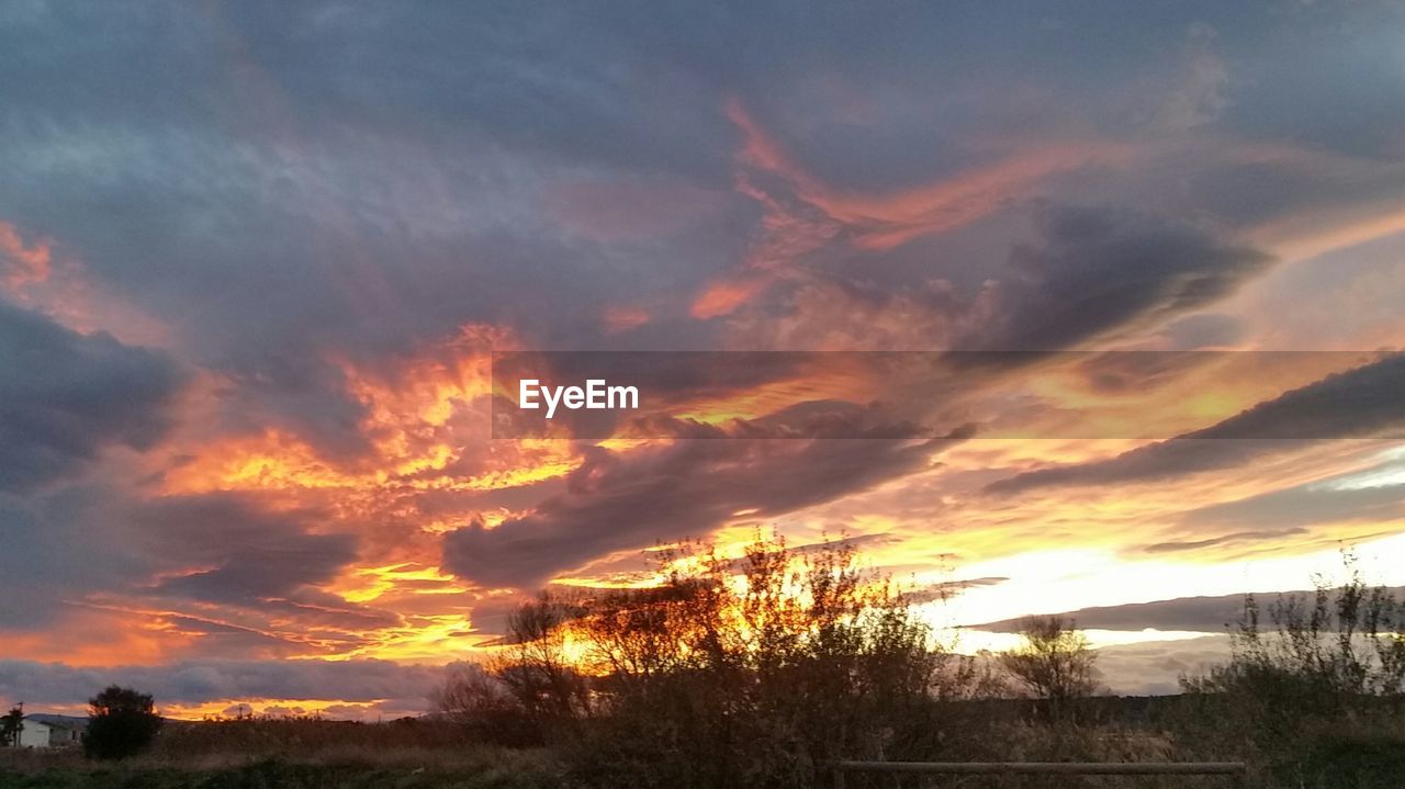 LOW ANGLE VIEW OF DRAMATIC SKY DURING SUNSET