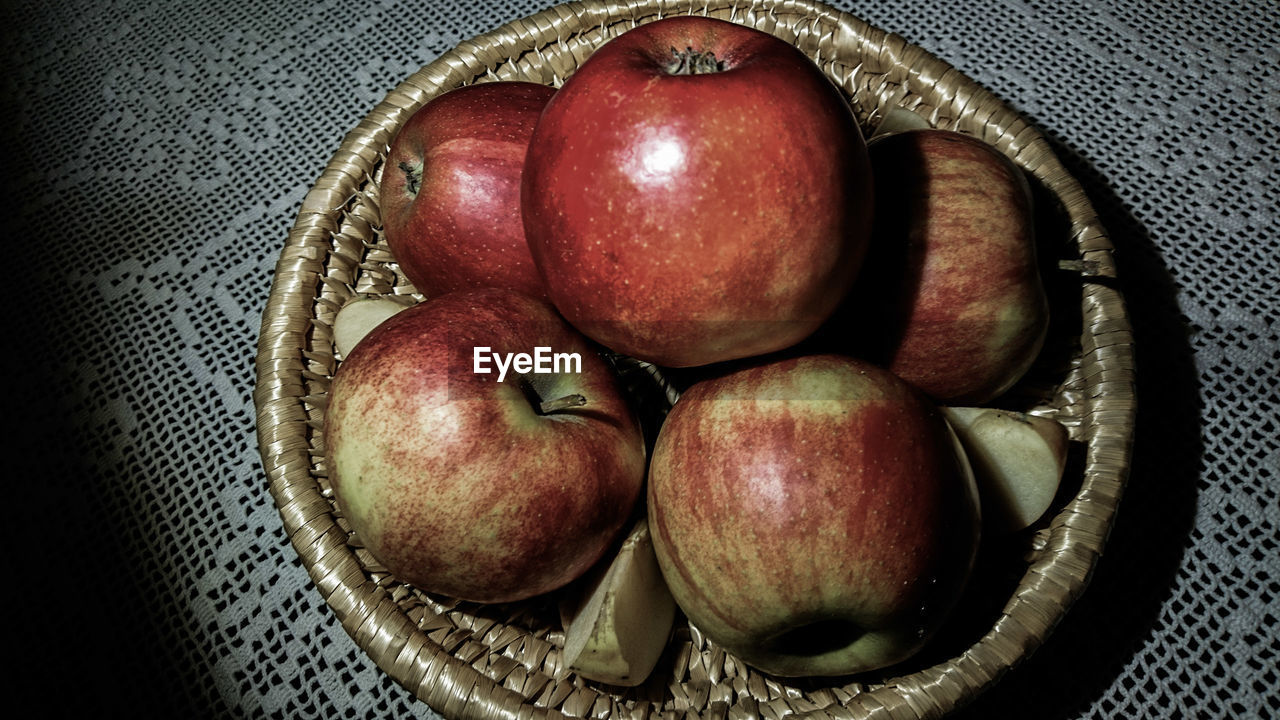 CLOSE-UP OF FRUITS IN PLATE ON TABLE