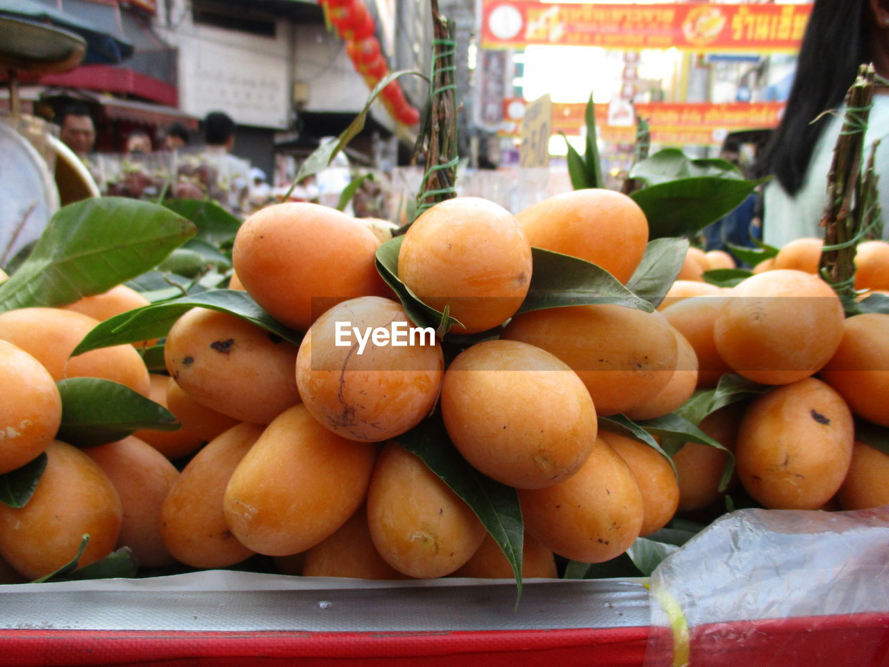 CLOSE-UP OF FRUITS FOR SALE AT MARKET