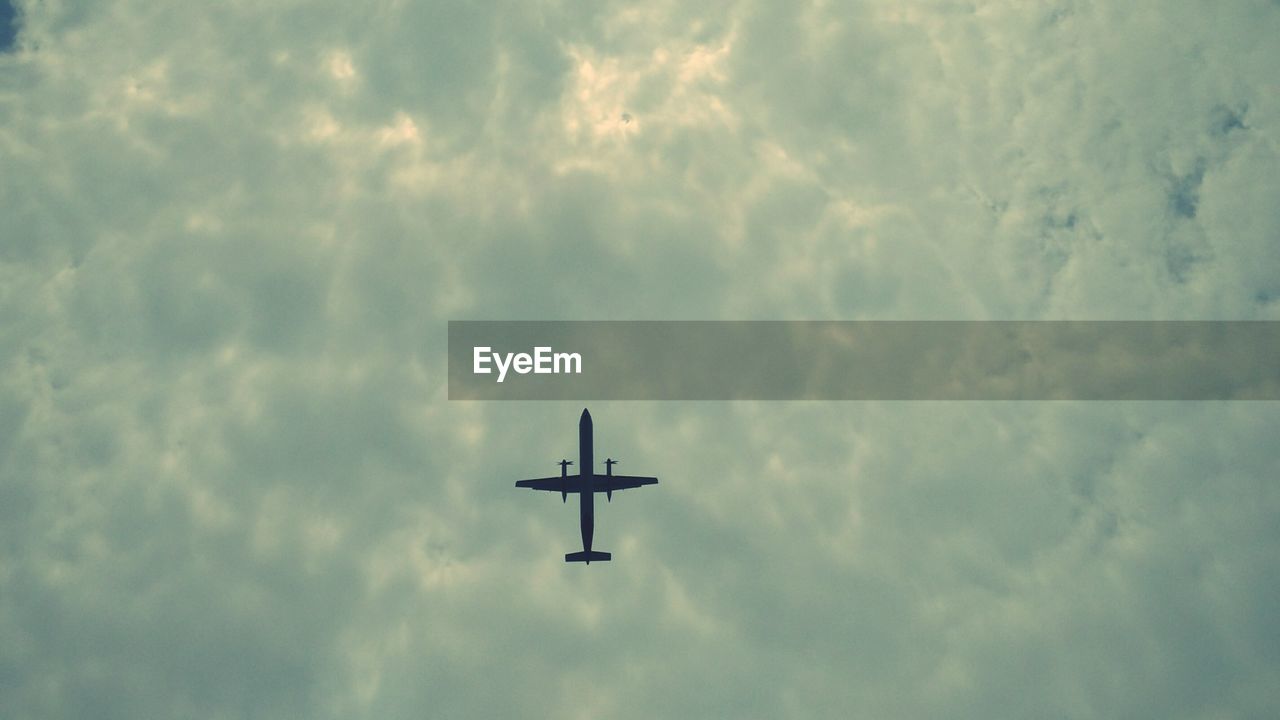 LOW ANGLE VIEW OF AIRPLANE IN SKY