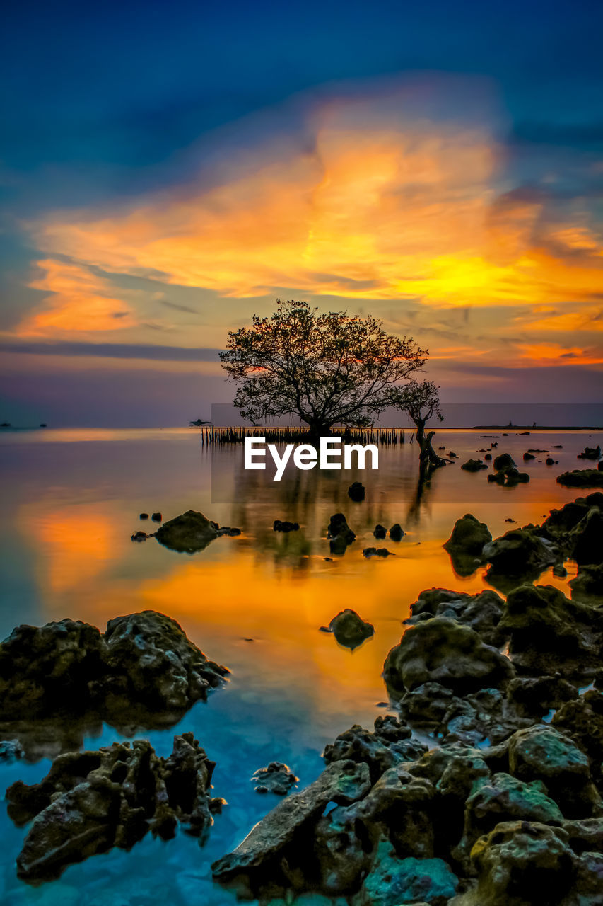 SCENIC VIEW OF ROCK AGAINST SKY DURING SUNSET